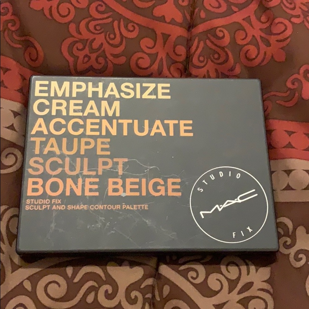 MAC contour palette